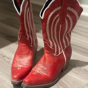 Sterling River women’s 8.5 red cowboy boots